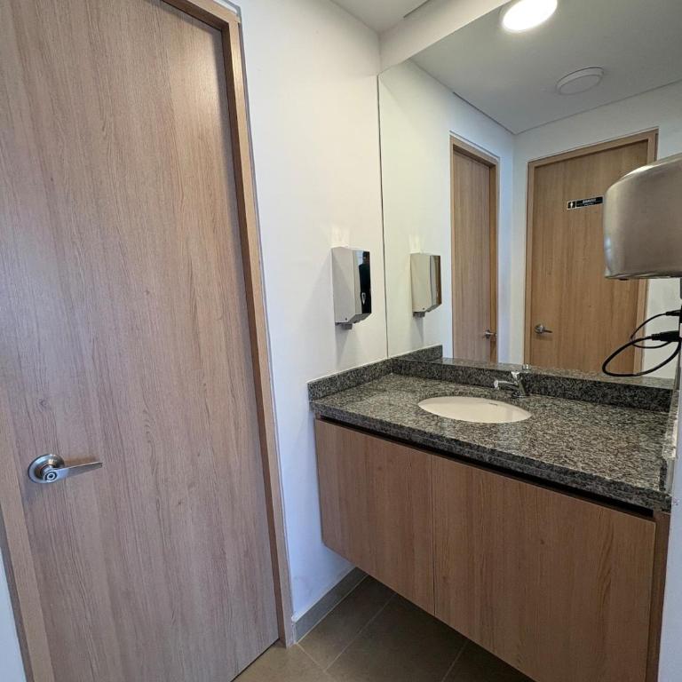 Amplio apartamento familiar con piscina en Serena del Mar - Two-Bedroom Apartment - 24