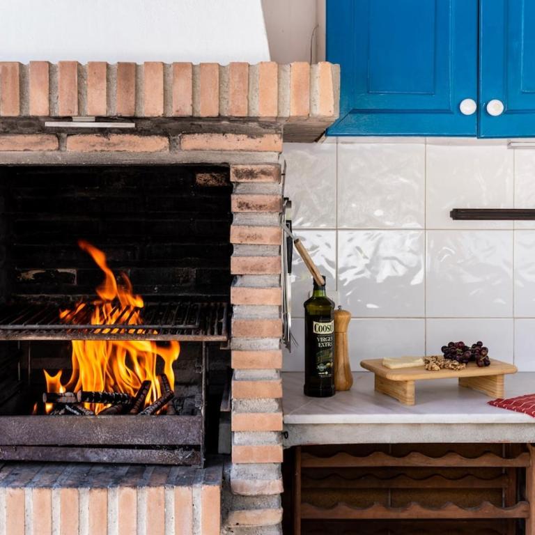 Villa Nerja with Pool, BBQ, Games & Fireplace - Villa de 3 dormitorios - 2