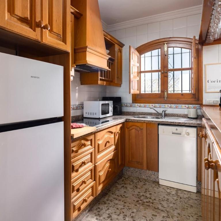 Villa Nerja with Pool, BBQ, Games & Fireplace - Villa de 3 dormitorios - 10