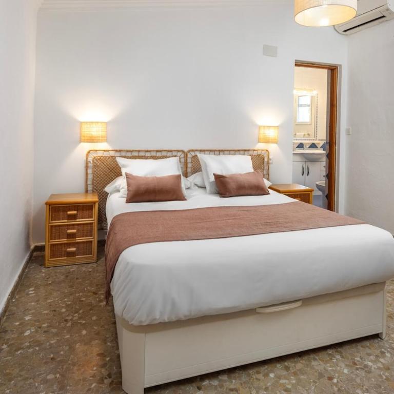 Villa Nerja with Pool, BBQ, Games & Fireplace - Villa de 3 dormitorios - 13
