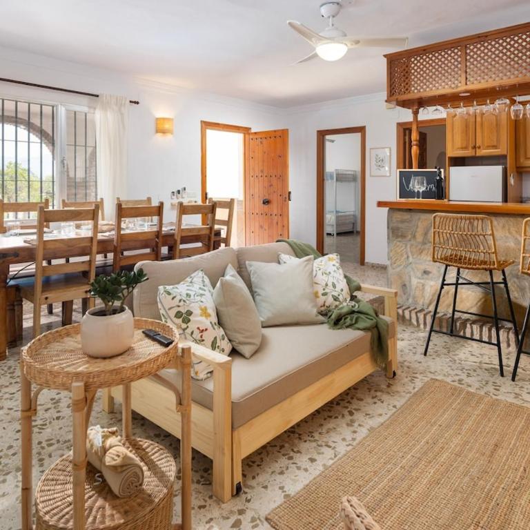 Villa Nerja with Pool, BBQ, Games & Fireplace - Villa de 3 dormitorios - 8