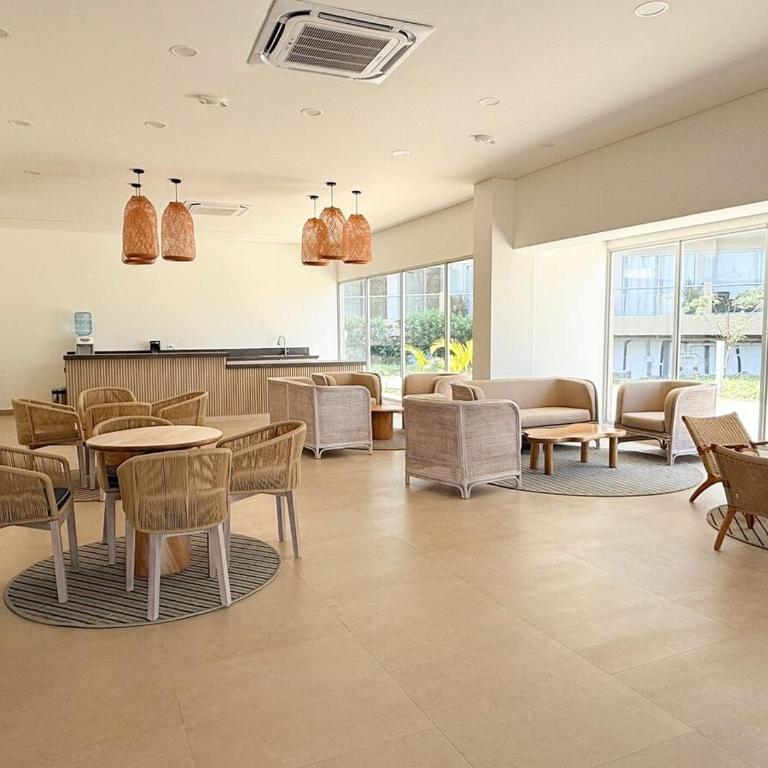 Laguna, piscina y playa en Baía Kristal Cartagena - One-Bedroom Apartment - 5