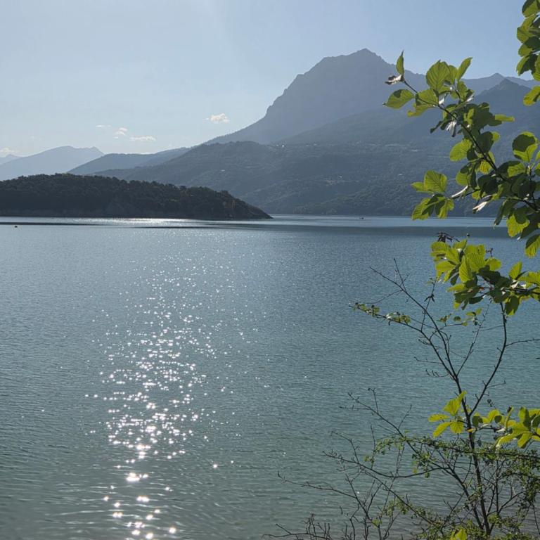 Vue imprenable sur Lac de Serre-Ponçon à Chorges : appt prestige 8 pers - Three-Bedroom Apartment - 32