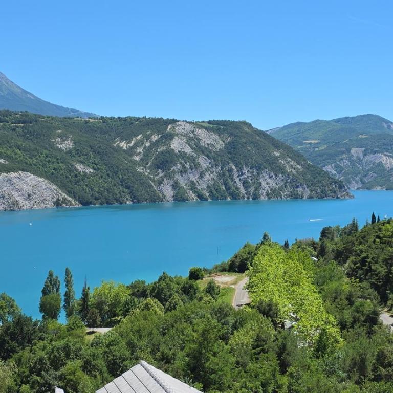 Vue imprenable sur Lac de Serre-Ponçon à Chorges : appt prestige 8 pers - Three-Bedroom Apartment - 35