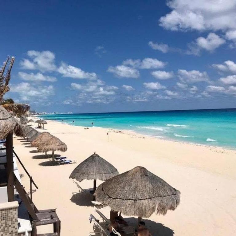 Beachfront 1BR Beach & Pool Lagoon Sunset View Hotel Zone - One-Bedroom Apartment - 16