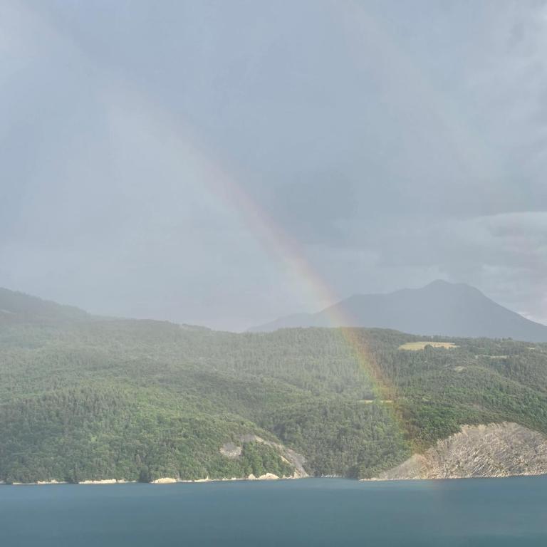 Vue imprenable sur Lac de Serre-Ponçon à Chorges : appt prestige 8 pers - Three-Bedroom Apartment - 36