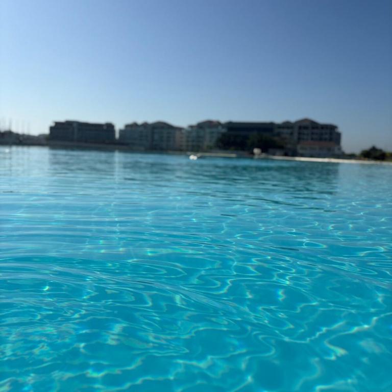 Amplio apartamento para 6 con piscina y playa en Baía Kristal - Two-Bedroom Apartment - 10