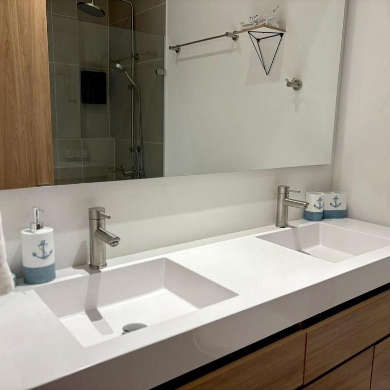 Amplio apartamento para 6 con piscina y playa en Baía Kristal - Two-Bedroom Apartment - 26