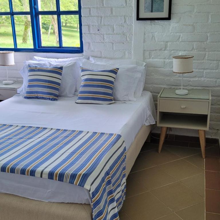 Piscina infinita, vista a las montañas y caballos - Casa de 4 dormitorios - 26