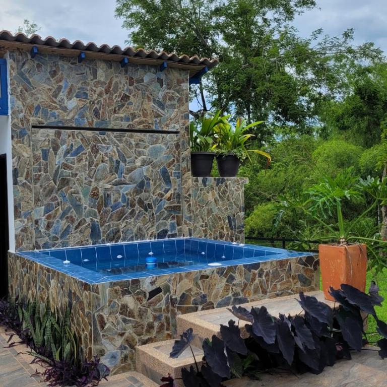 Piscina infinita, vista a las montañas y caballos - Casa de 4 dormitorios - 33