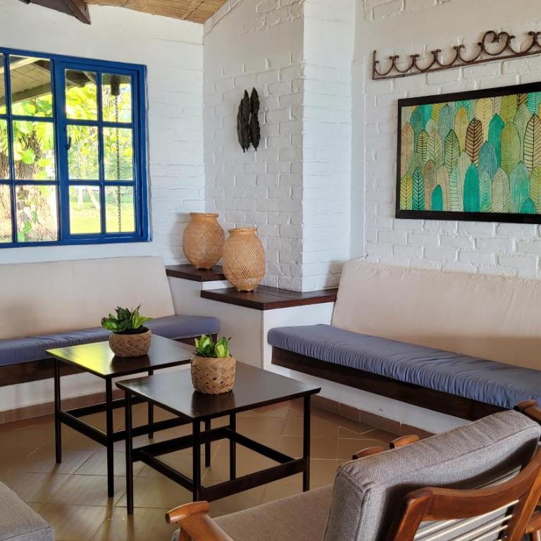 Piscina infinita, vista a las montañas y caballos - Casa de 4 dormitorios - 41