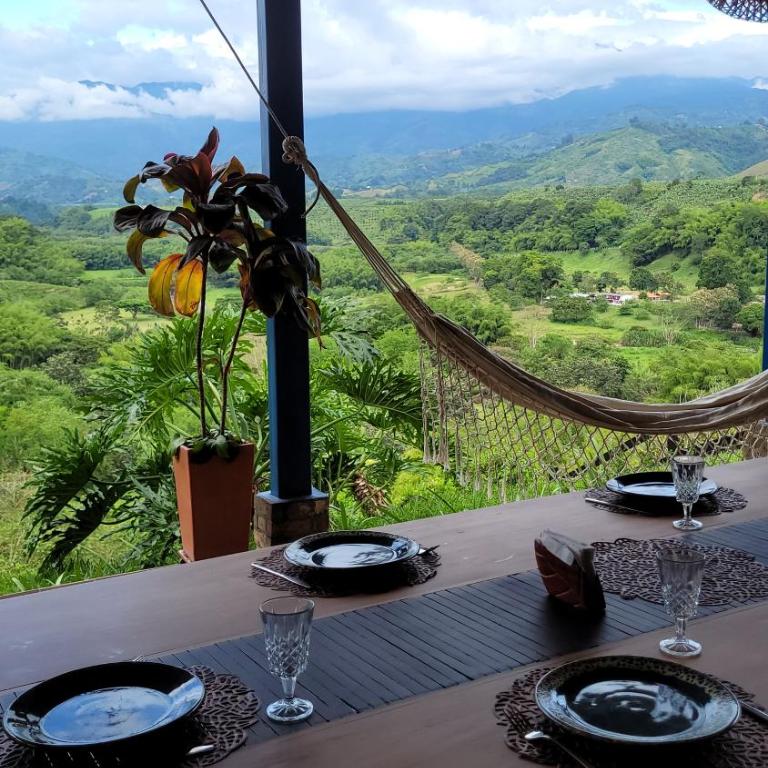 Piscina infinita, vista a las montañas y caballos - Casa de 4 dormitorios - 52