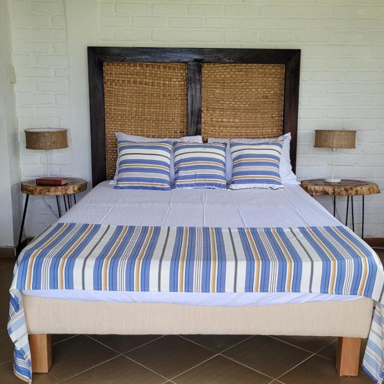 Piscina infinita, vista a las montañas y caballos - Casa de 4 dormitorios - 56
