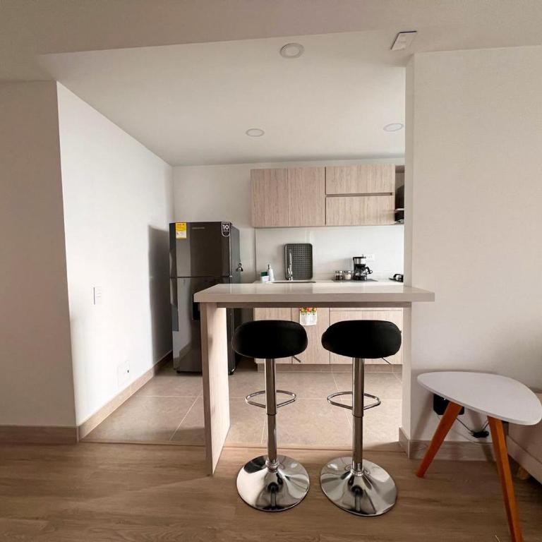 Apartamento con parqueadero zona cable y estadio - Apartamento de 3 dormitorios - 12