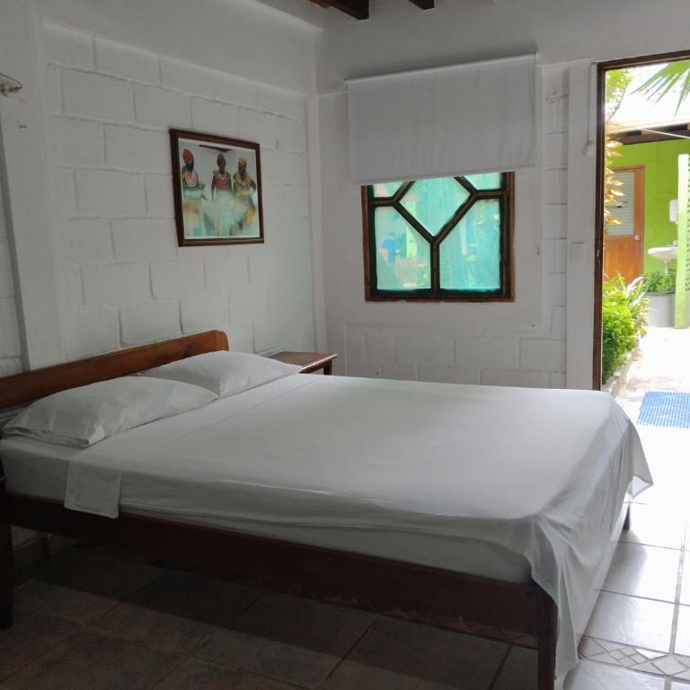 Hostal Capurgana - Habitación Triple - 6
