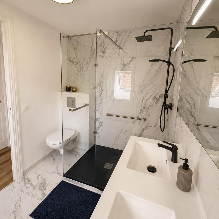 Maison de pecheurs La Marine - Three-Bedroom House - 12