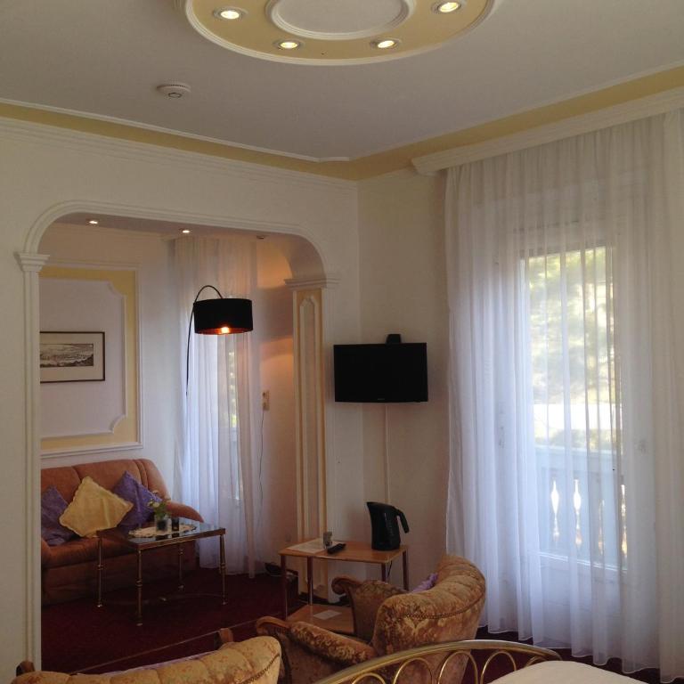 Romantic-Pension Albrecht - Villa next to UNESCO World Heritage - since 1901 - Suite mit Balkon und Schlossblick - 4