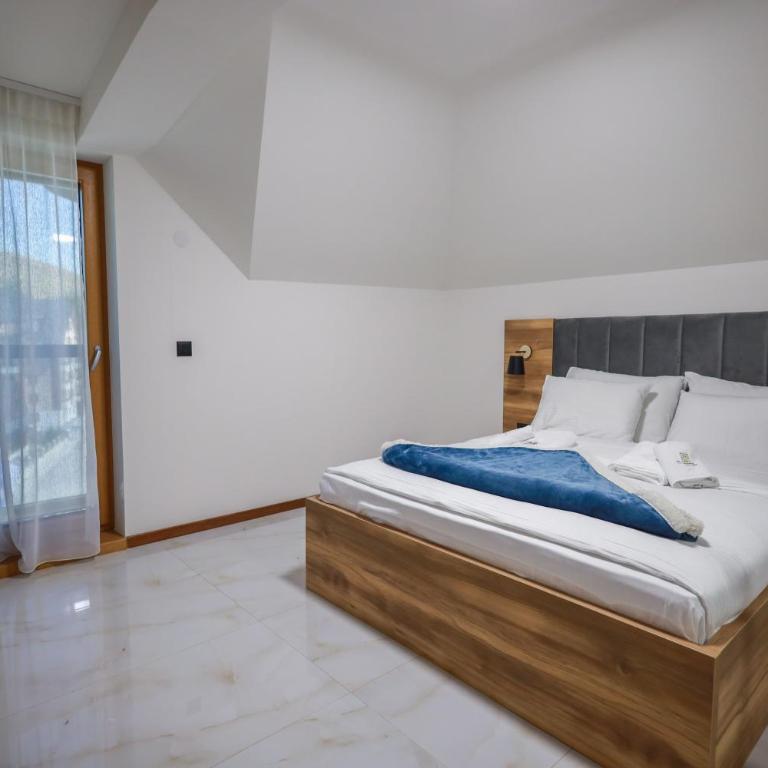 Golden Residence Zlatibor - Three-Bedroom Apartment - 23