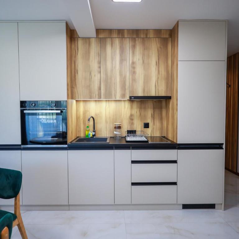 Golden Residence Zlatibor - Three-Bedroom Apartment - 11