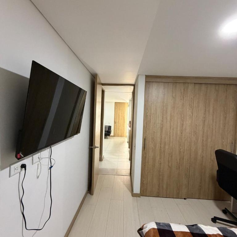 Medellín Luxe Living Coffee Clouds & City Lights - Two-Bedroom Apartment - 5