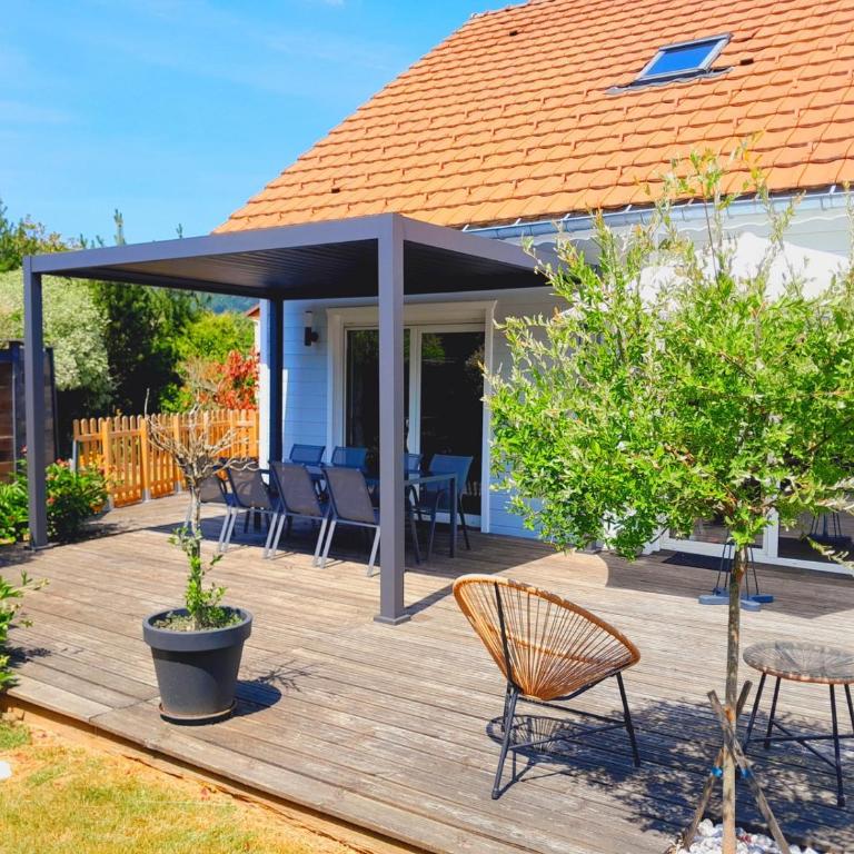 CHALET RÉCENT - BILLARD - BABYFOOT - PING PONG - MINI GOLF - WIFI - JARDIN - TERRASSE - 4 CHAMBRES - 2 à 8 PERSONNES - Chalet - 43