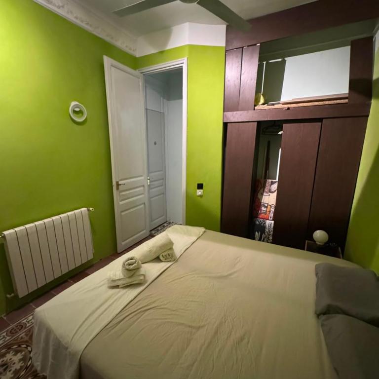 Spacious aptmt close to Pl Universidad and Pl Catalunya, 2,5 bedrooms, balcony, heating, elevator Min 31 nights - Apartamento Deluxe de 2 dormitorios con balcón - 27