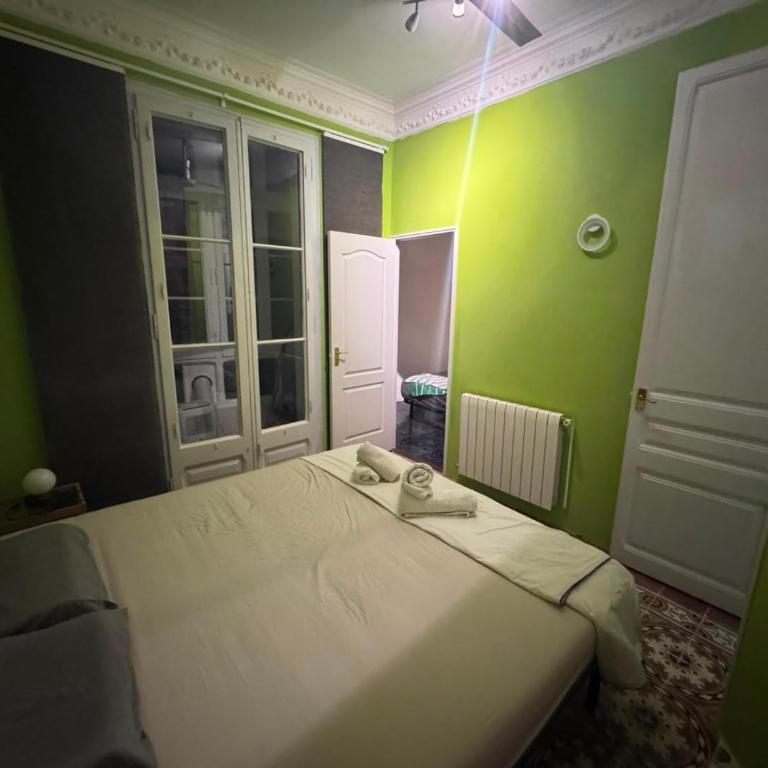 Spacious aptmt close to Pl Universidad and Pl Catalunya, 2,5 bedrooms, balcony, heating, elevator Min 31 nights - Apartamento Deluxe de 2 dormitorios con balcón - 26