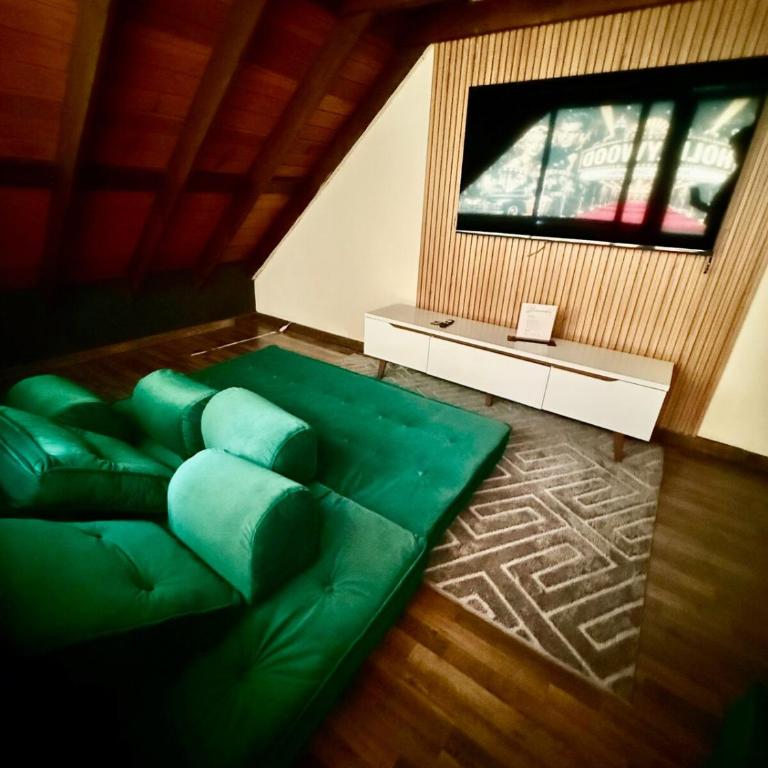 Chalet Suizo - Cinema con BBQ y Gratis Traslado desde Aeropuerto - Five-Bedroom House - 9