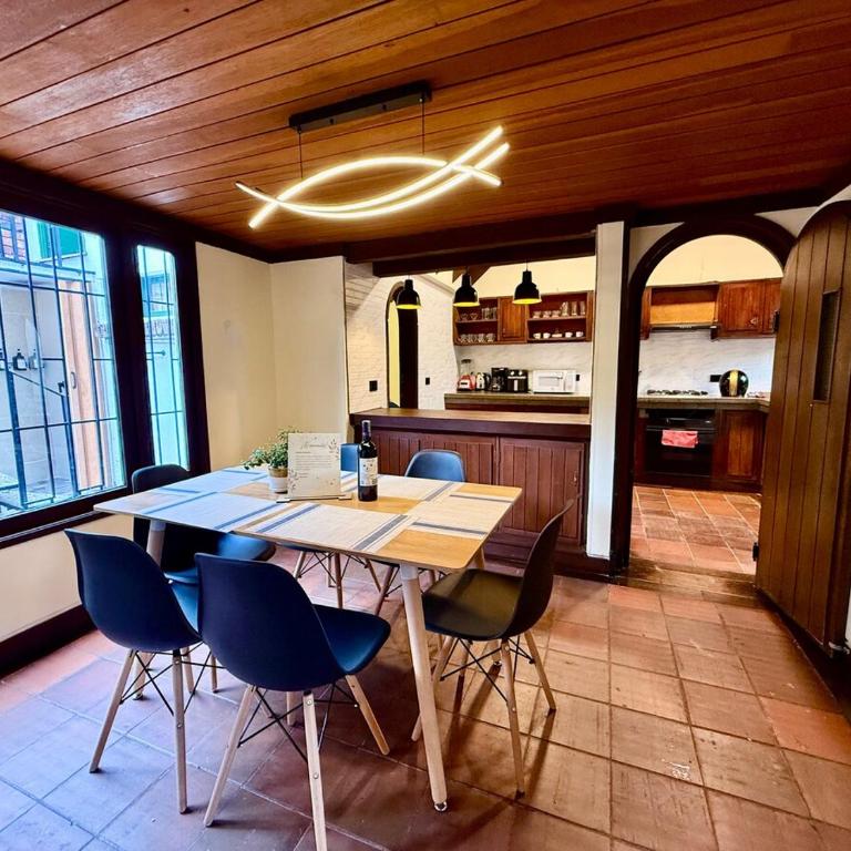 Chalet Suizo - Cinema con BBQ y Gratis Traslado desde Aeropuerto - Five-Bedroom House - 28