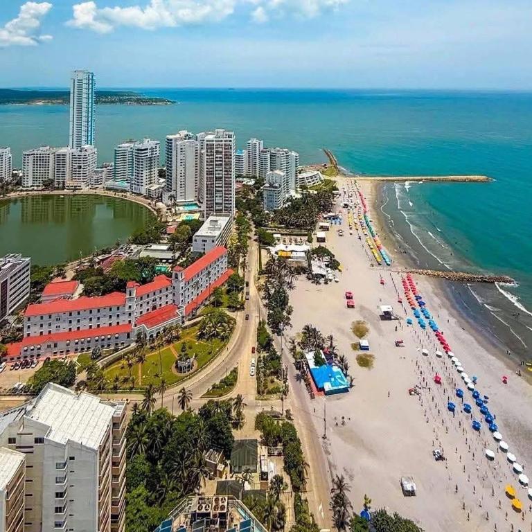 Apto frente al mar - Piso 10 - Piscina - El Laguito - Apartamento de 1 dormitorio - 35