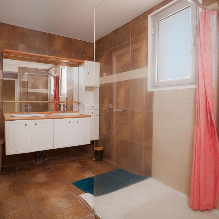 Appartement cozy avec terrasse de 30 m2 - Two-Bedroom Apartment - 25