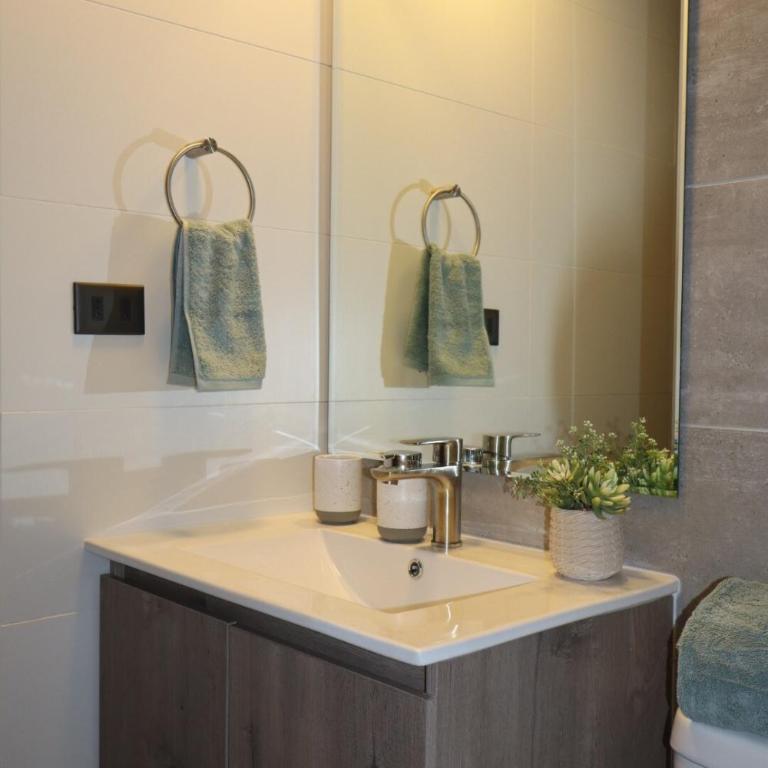 Modern apartment, ideal for shopping and sightseeing - One-Bedroom Apartment - 3