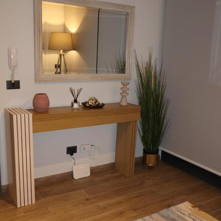 Modern apartment, ideal for shopping and sightseeing - One-Bedroom Apartment - 8