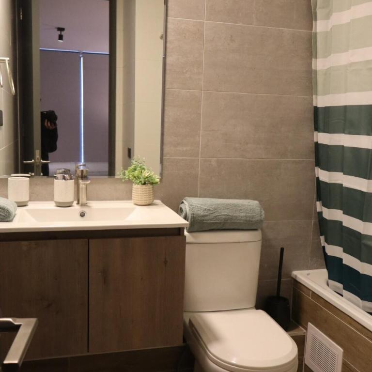 Modern apartment, ideal for shopping and sightseeing - One-Bedroom Apartment - 25