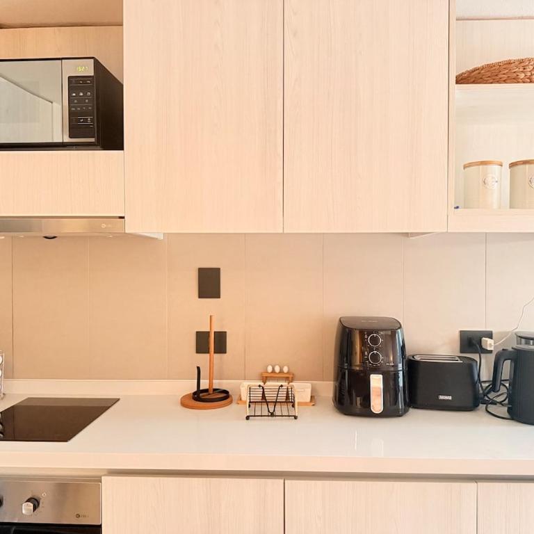 Premium Suite Parking gratis check-in 24 horas - Studio Apartment with Balcony - 6