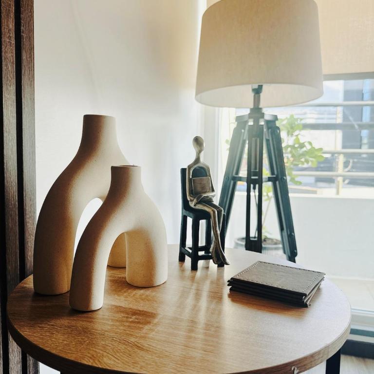 Premium Suite Parking gratis check-in 24 horas - Studio Apartment with Balcony - 9