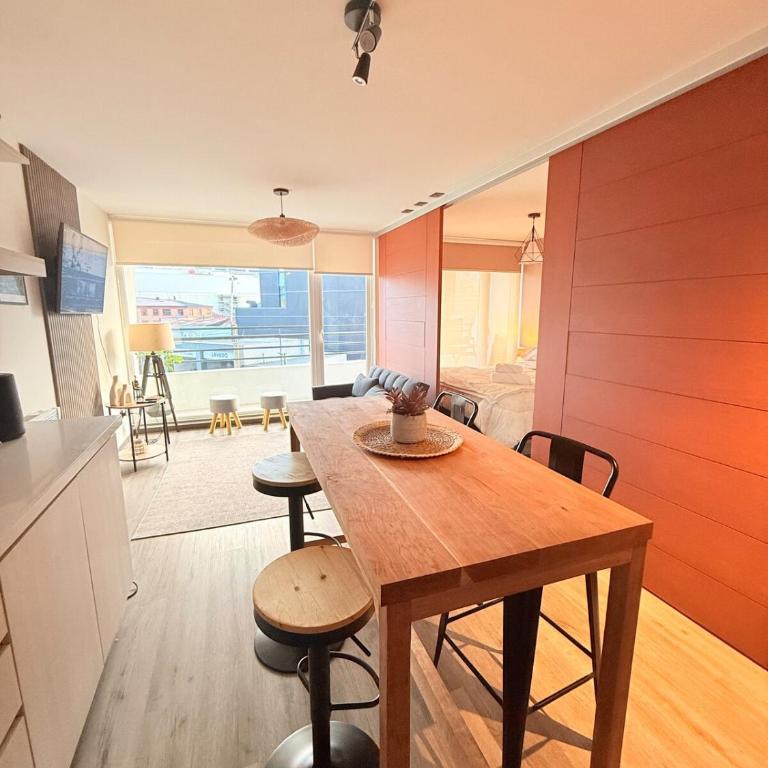 Premium Suite Parking gratis check-in 24 horas - Studio Apartment with Balcony - 17
