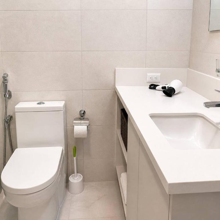Depa de 3 habitaciones, piso alto, vista a la ciudad, piscina y gym - Family Suite - 18