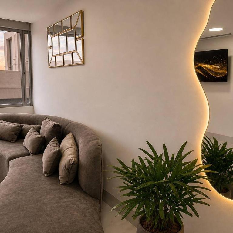 Depa de 3 habitaciones, piso alto, vista a la ciudad, piscina y gym - Family Suite - 13