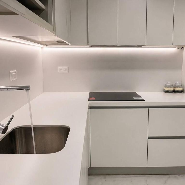 Depa de 3 habitaciones, piso alto, vista a la ciudad, piscina y gym - Family Suite - 10