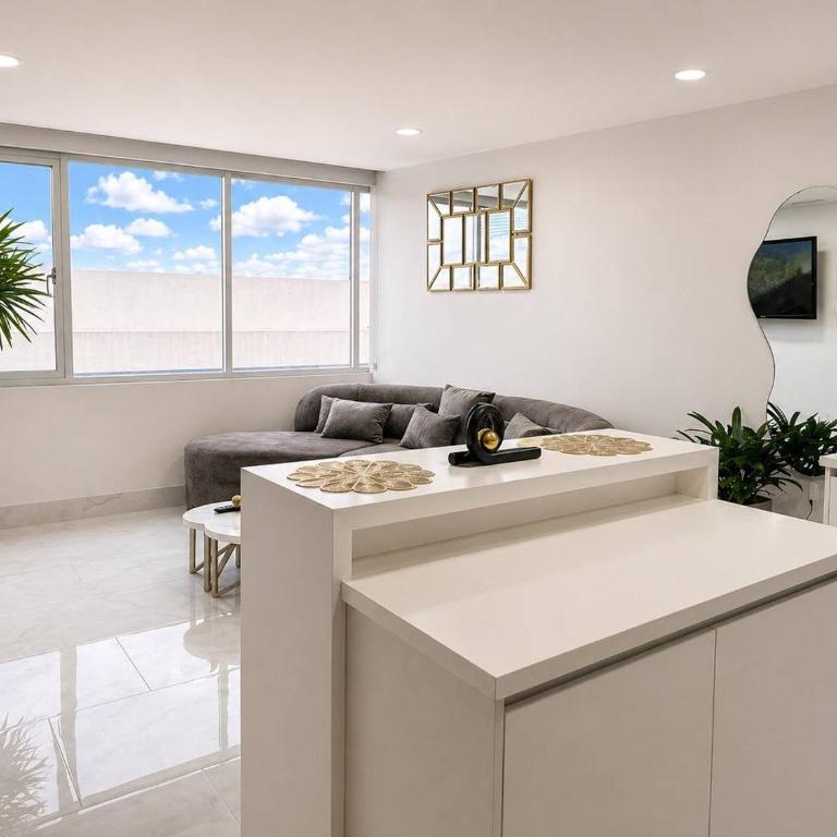 Depa de 3 habitaciones, piso alto, vista a la ciudad, piscina y gym - Family Suite - 9