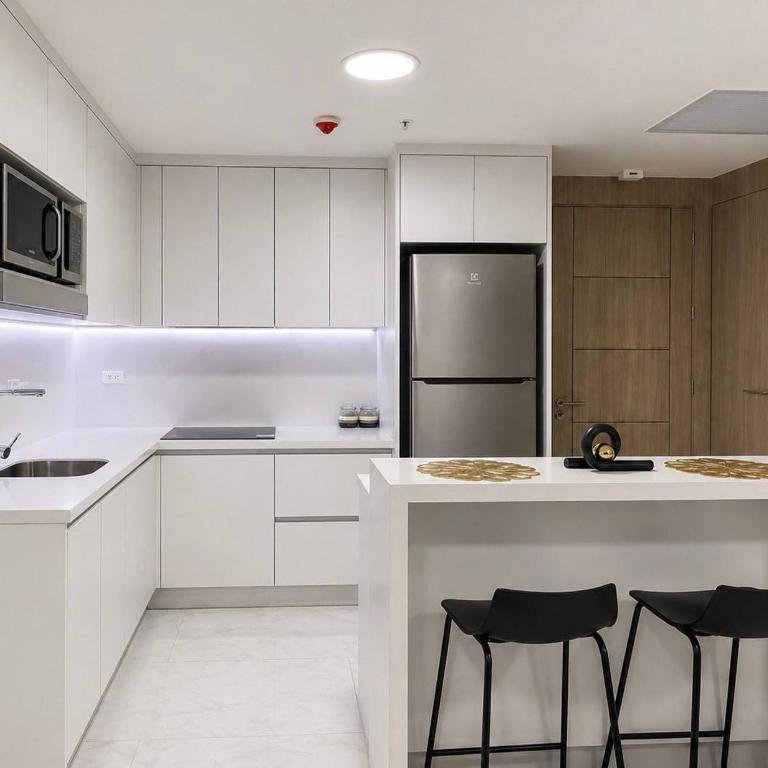 Depa de 3 habitaciones, piso alto, vista a la ciudad, piscina y gym - Family Suite - 14