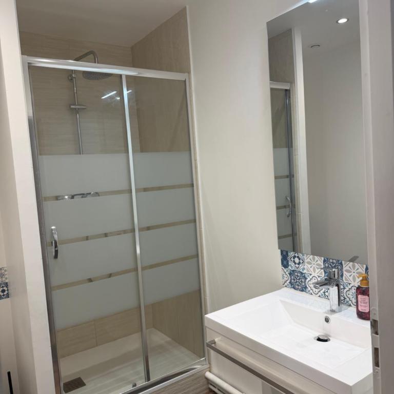 3 chambres climatisation grande capacité gare centre plages accessibles - Appartement - 11