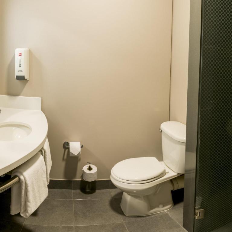 ibis Apartado - Standard Double Room with Extra Bed - 2