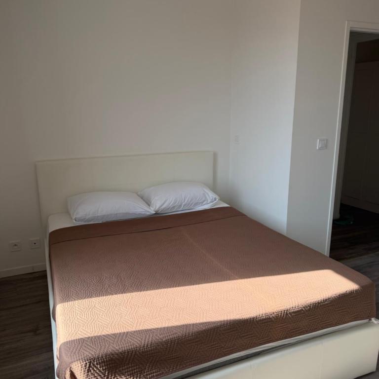 3 chambres climatisation grande capacité gare centre plages accessibles - Appartement - 14