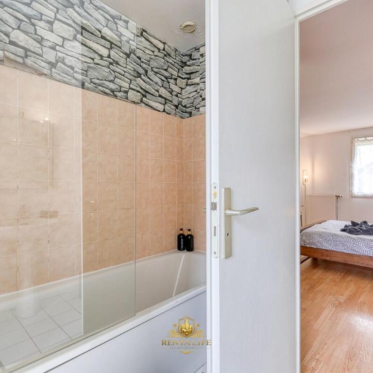 Serrissiens Cordeliers, 5-room house, 15 min from Disney - Four-Bedroom House - 18