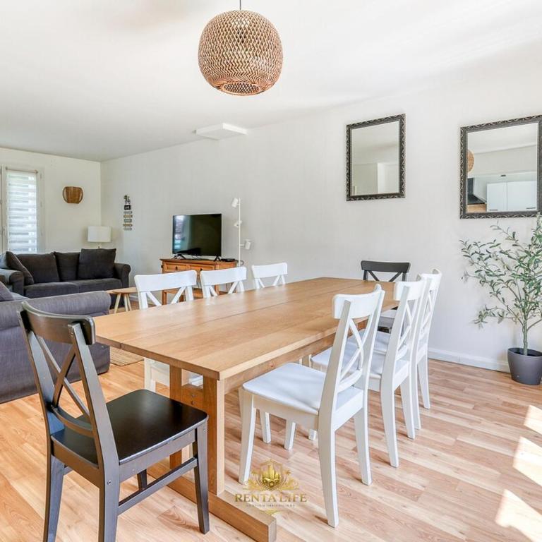 Serrissiens Cordeliers, 5-room house, 15 min from Disney - Four-Bedroom House - 3