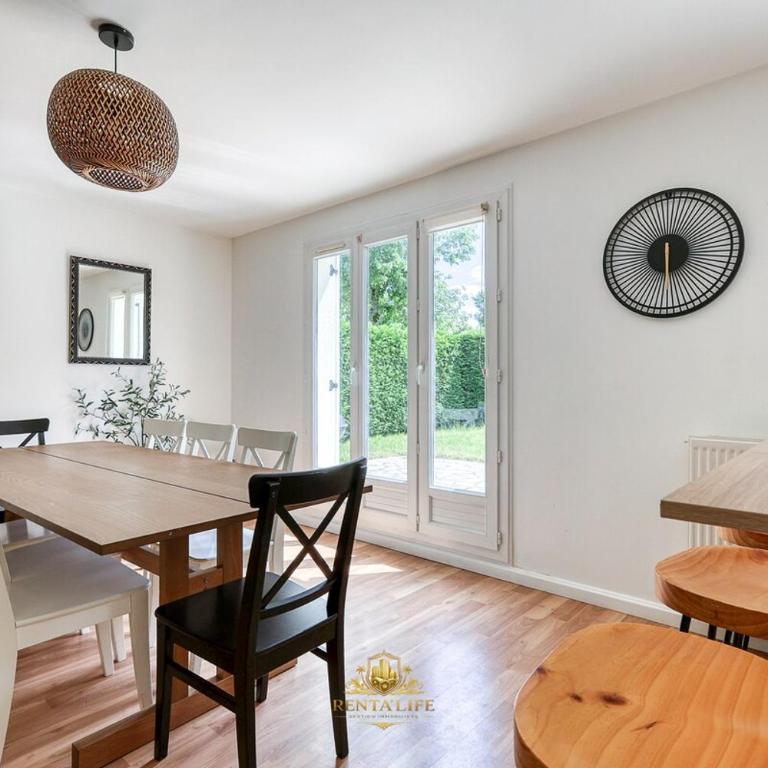 Serrissiens Cordeliers, 5-room house, 15 min from Disney - Four-Bedroom House - 4