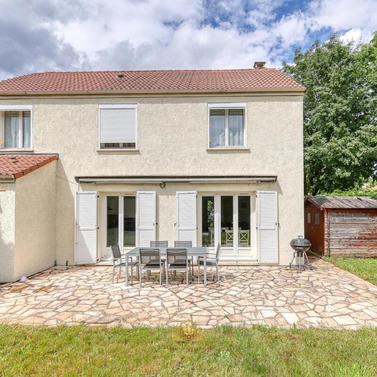 Serrissiens Cordeliers, 5-room house, 15 min from Disney - Four-Bedroom House - 20