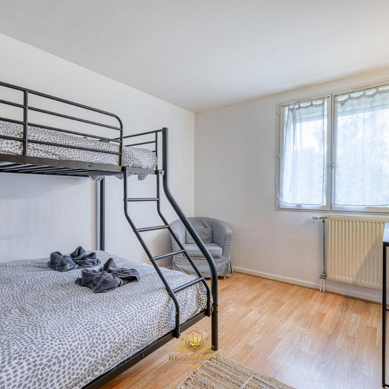 Serrissiens Cordeliers, 5-room house, 15 min from Disney - Four-Bedroom House - 10